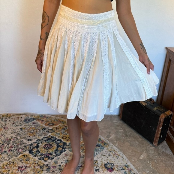 100% silk skirt Designer, off-white wide waist button, detailed with lace shell - Picture 4 of 13